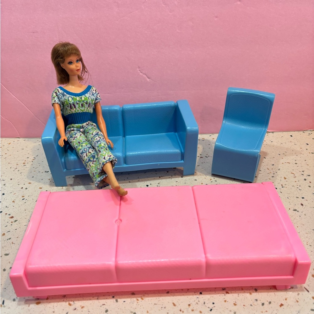 Vintage Barbie Furniture Lot 1973 Mattel Couch Chair & Pink Bed • Mod Era‎